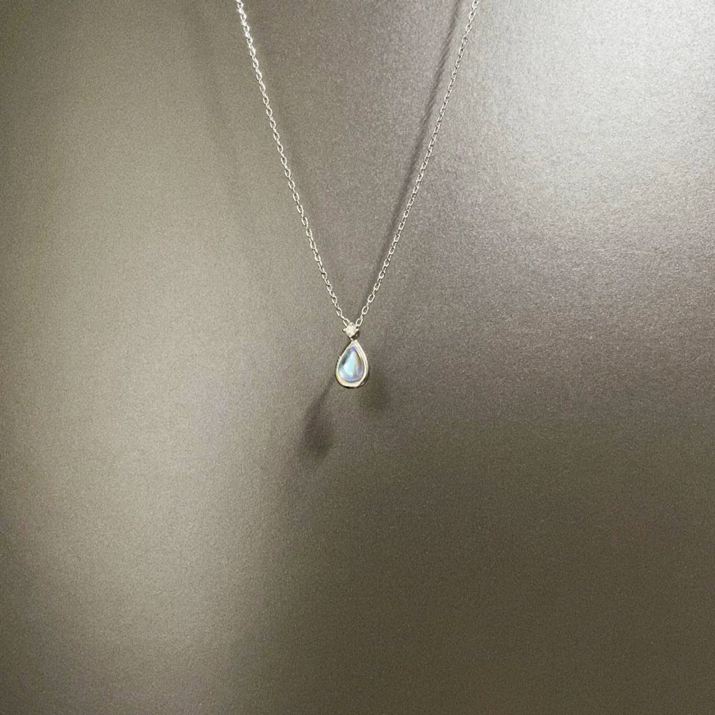VINTAGE SNOW COUNTRY NECKLACE