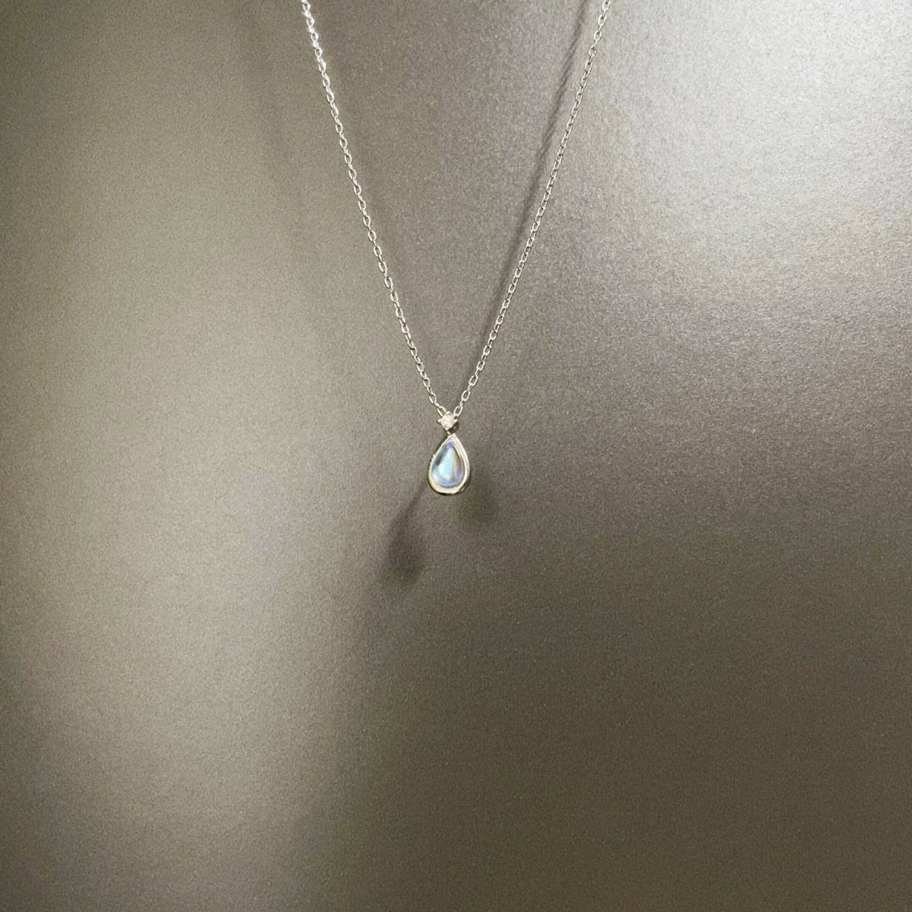 VINTAGE SNOW COUNTRY NECKLACE