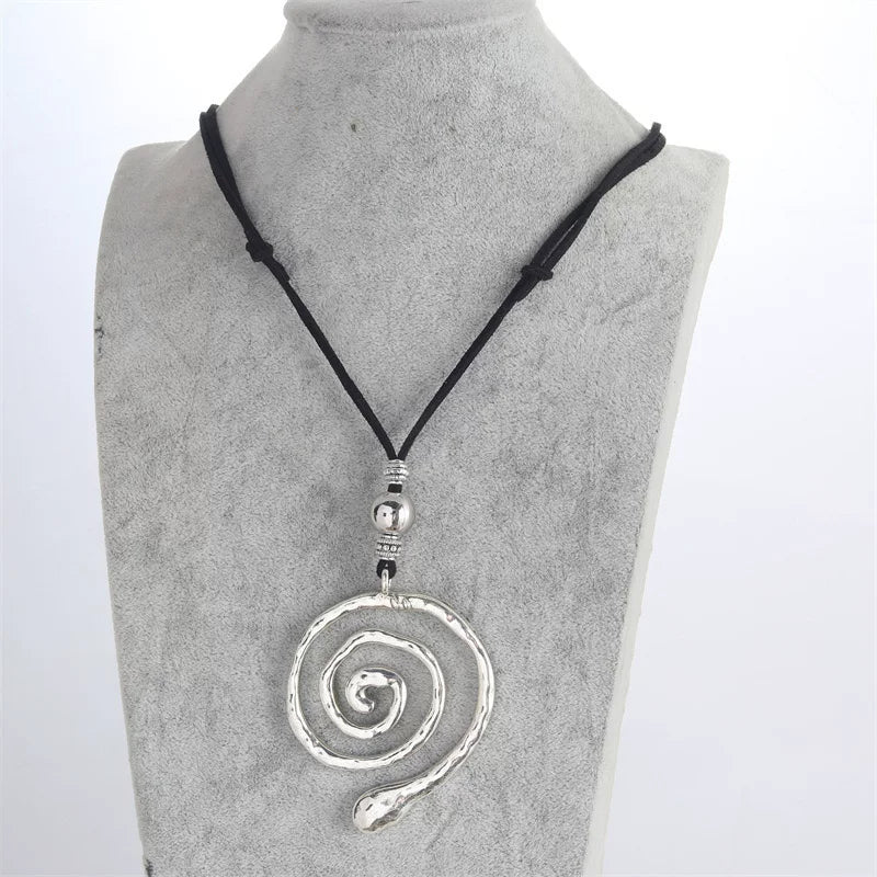 BOHEMIAN CIRCLE SWIRL NECKLACE