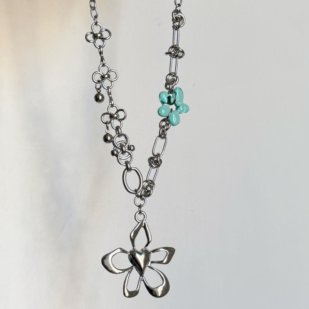 RETRO METAL FLOWER NECKLACE
