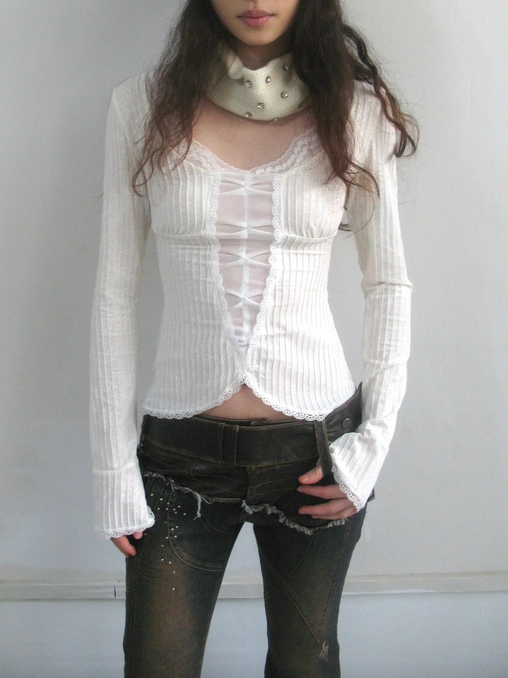 Sweet Lace Spliced Cropped Slim Women Long Sleeve Crew Neck White Cotton T-Shirt