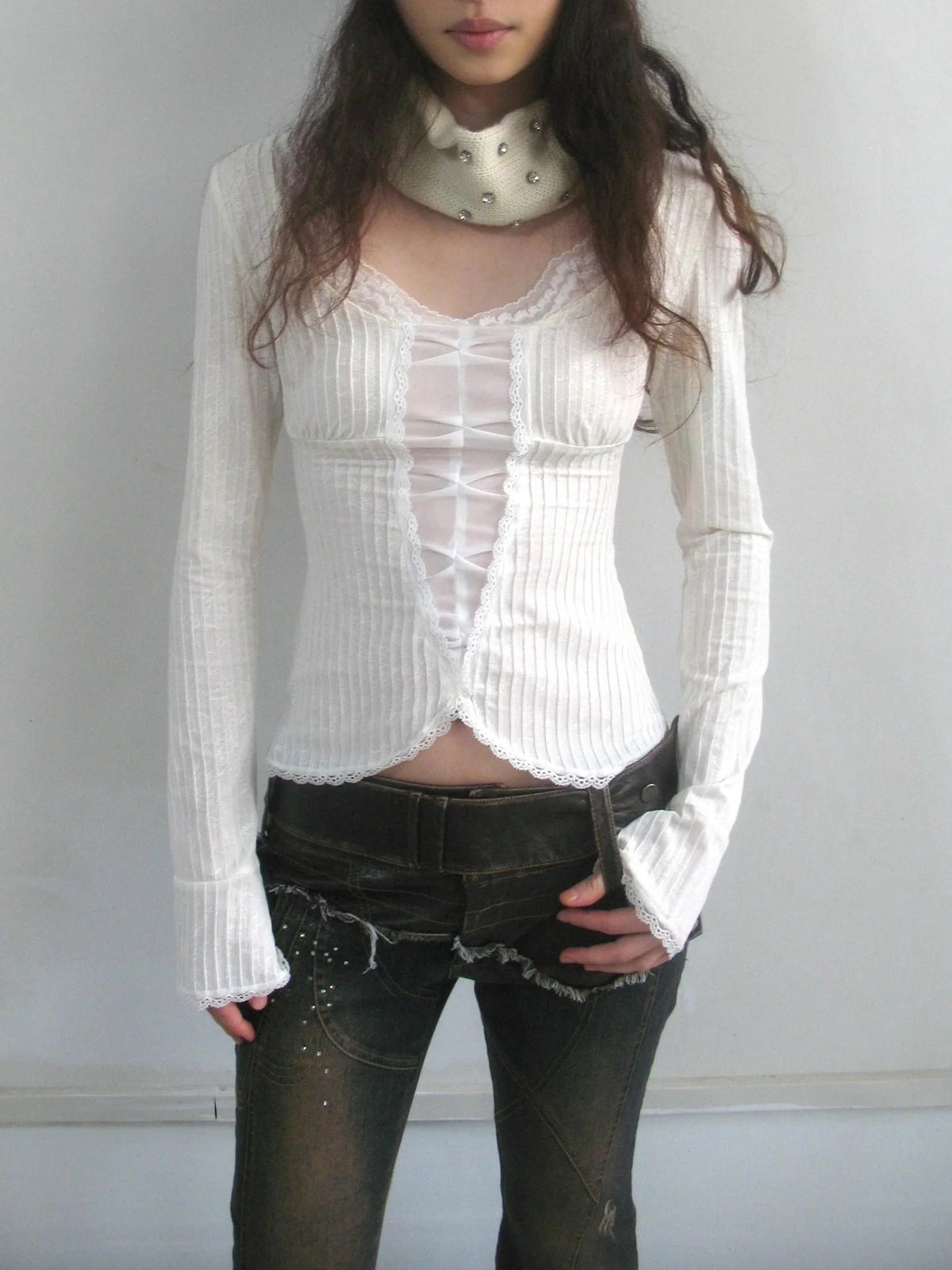 Sweet Lace Spliced Cropped Slim Women Long Sleeve Crew Neck White Cotton T-Shirt