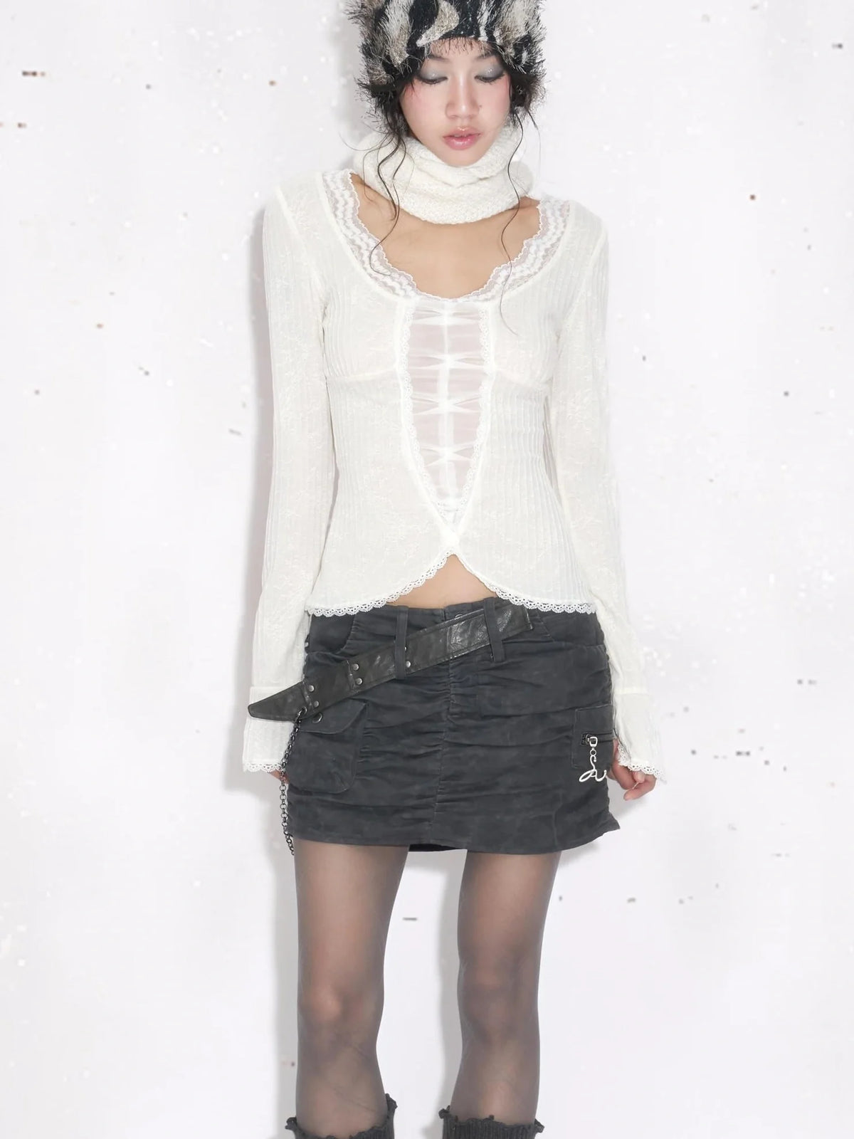 Sweet Lace Spliced Cropped Slim Women Long Sleeve Crew Neck White Cotton T-Shirt