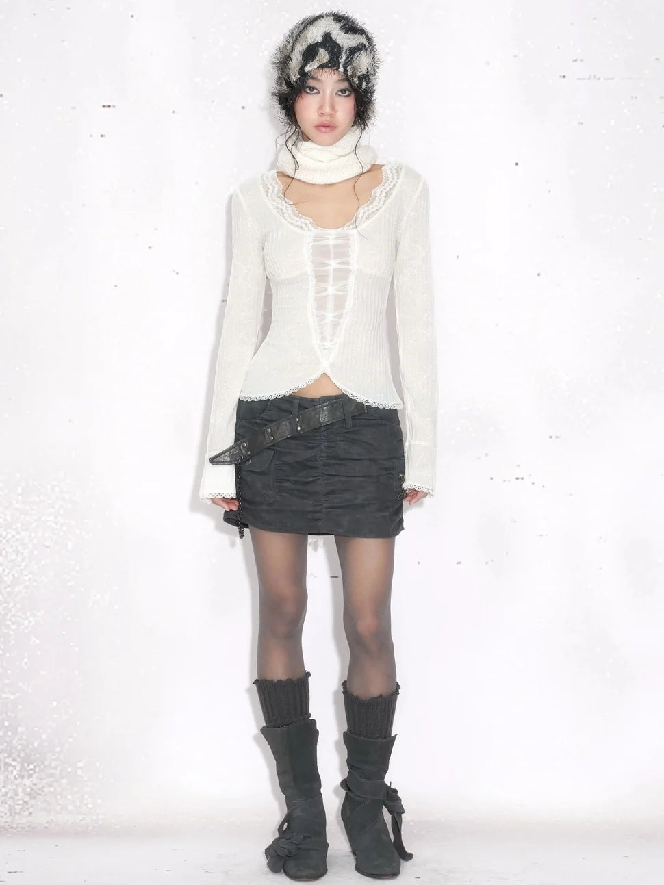 Sweet Lace Spliced Cropped Slim Women Long Sleeve Crew Neck White Cotton T-Shirt