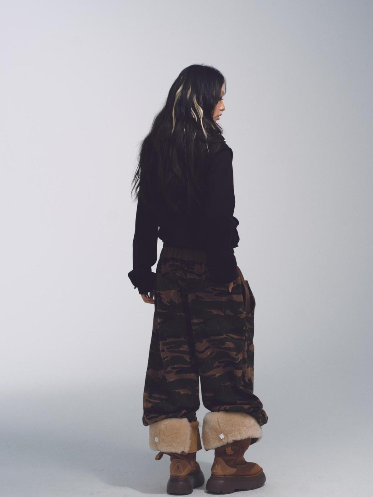 Raw Edge Fleece Lined Oversized Print Sweatshirt With Rivets