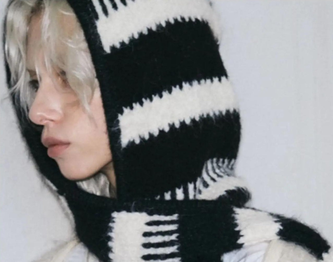 TRIA SELECT | MINIMALIST BLACK WHITE HOODED SCARF【ID:TN00087】
