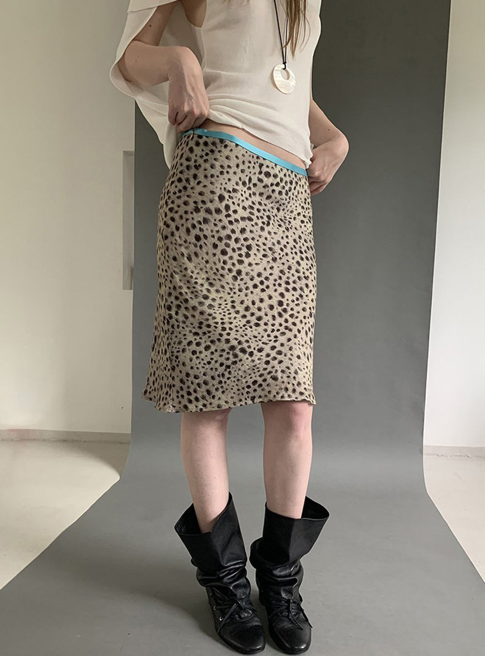 Leopard Sheen Straight Skirt