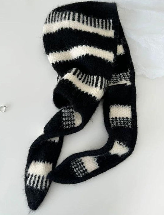 TRIA SELECT | MINIMALIST BLACK WHITE HOODED SCARF【ID:TN00087】