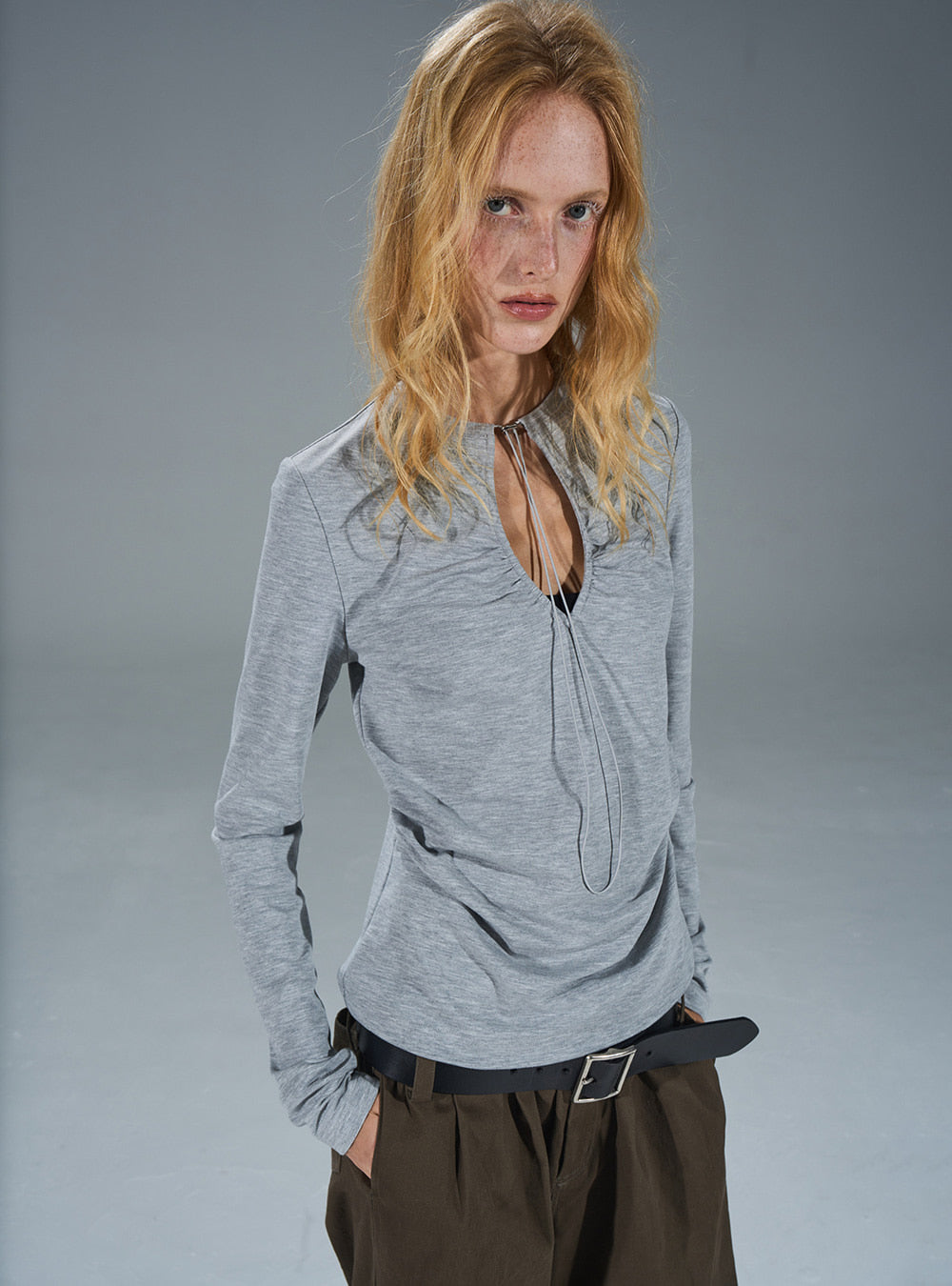 Hollow Cut-Out Round Neck Slim Fit T-Shirt (3color)