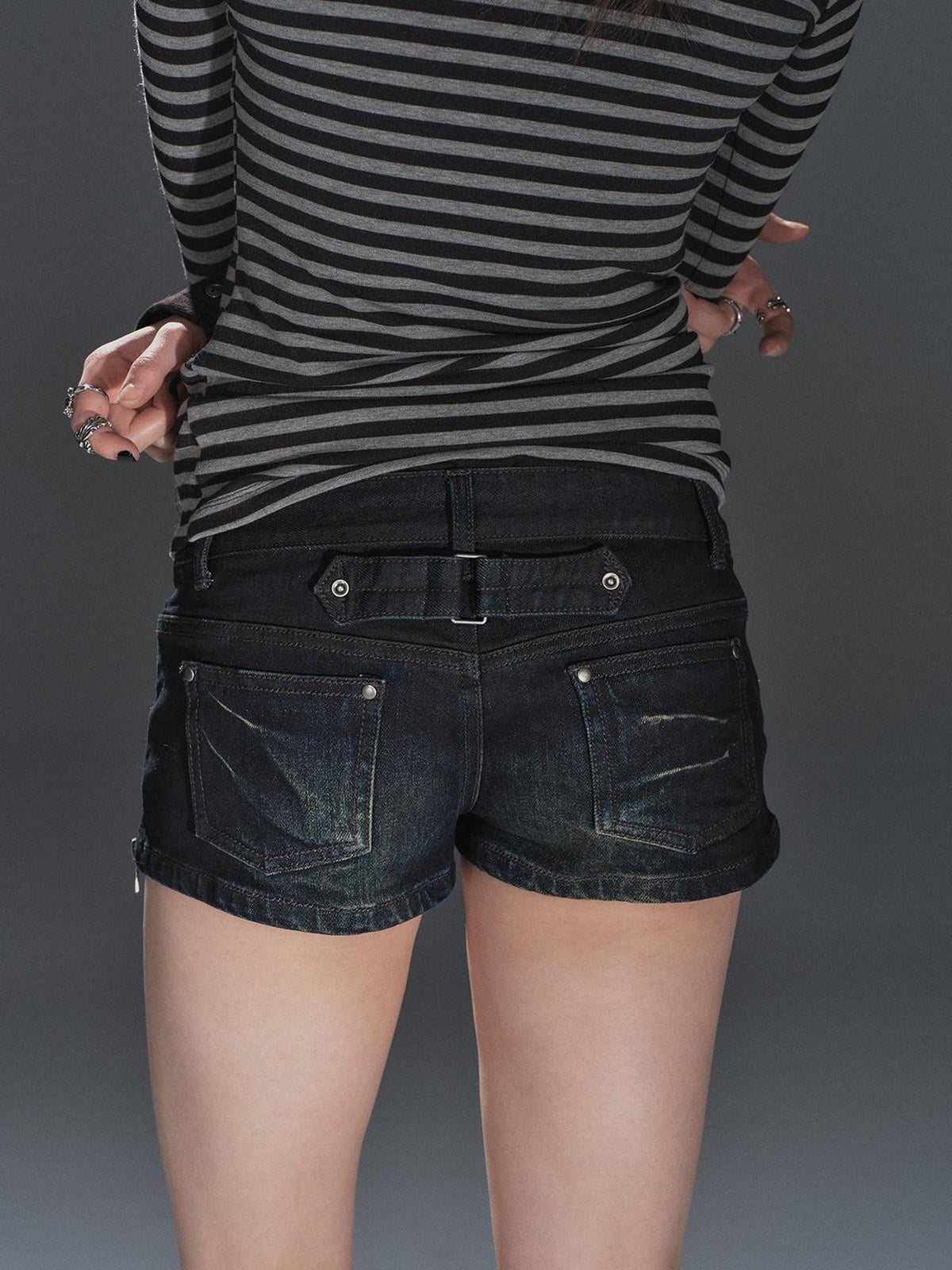 Distressed Wash Side Slits Zipper Whisker Pockets Women'S Cotton Denim Shorts
