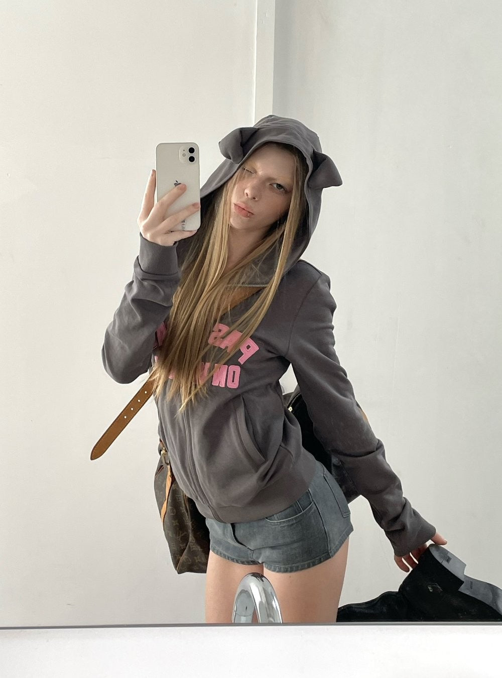 Low-Rise Embroidered Shorts (2color)