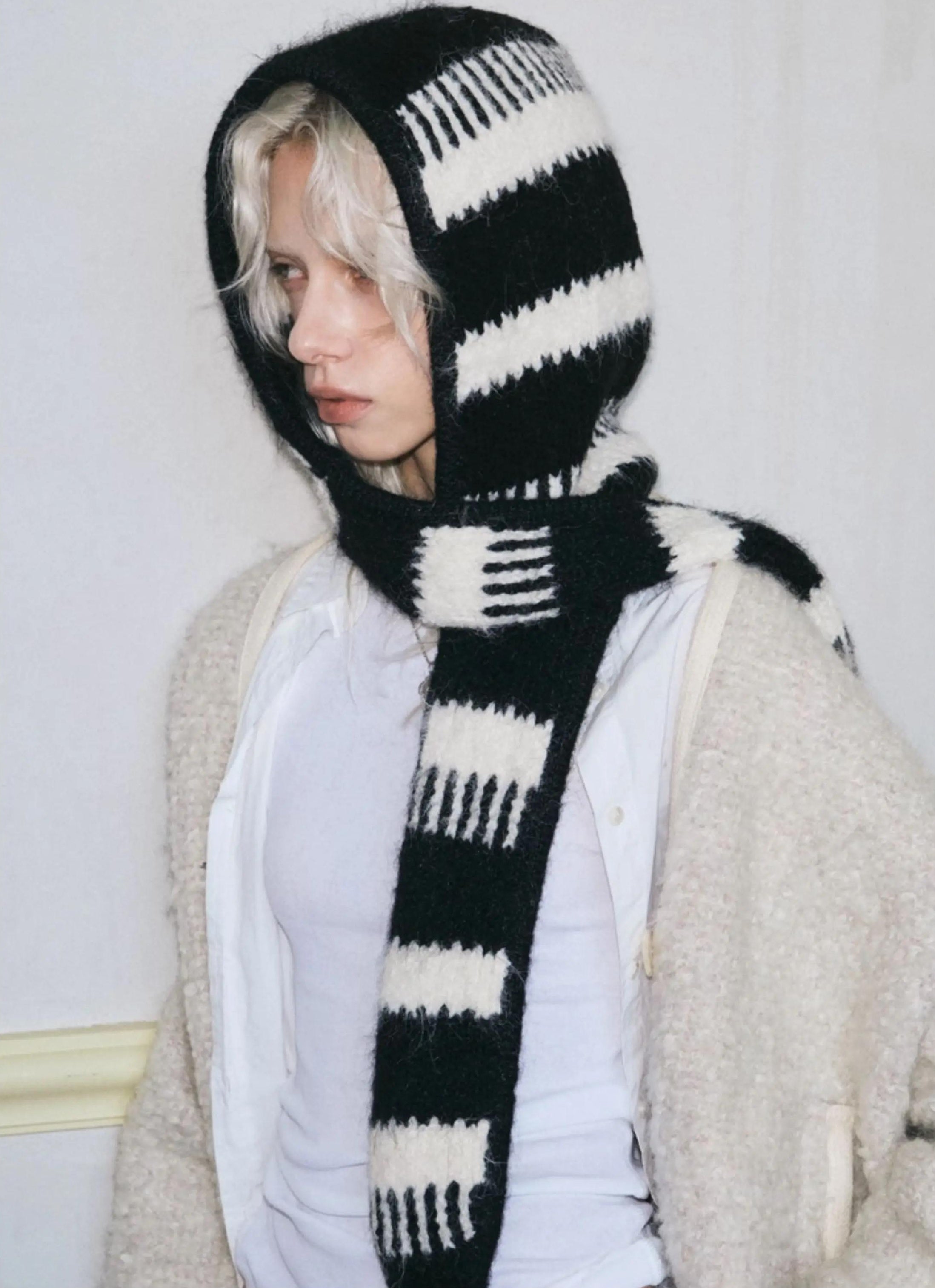 TRIA SELECT | MINIMALIST BLACK WHITE HOODED SCARF【ID:TN00087】