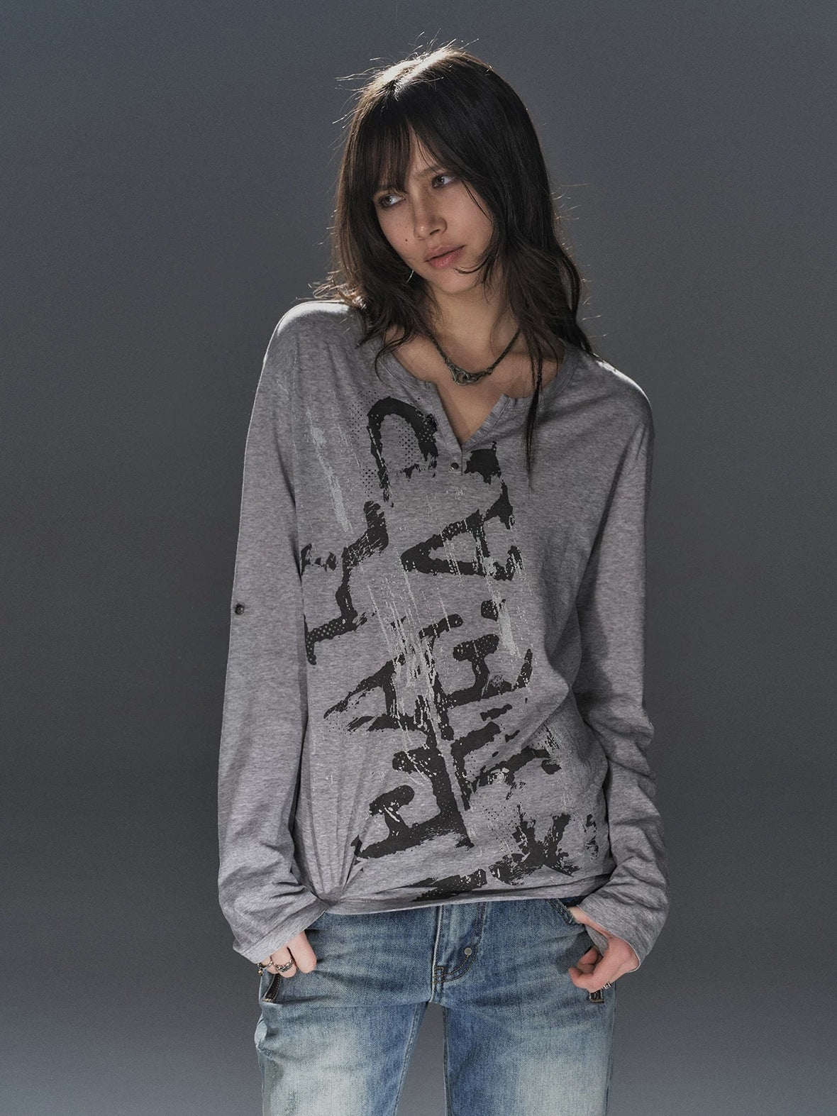 Studded Punk Letter Print V Neck Loose Puff Long Sleeve Women Light Gray T-Shirt