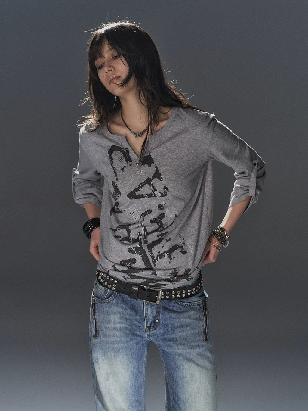 Studded Punk Letter Print V Neck Loose Puff Long Sleeve Women Light Gray T-Shirt